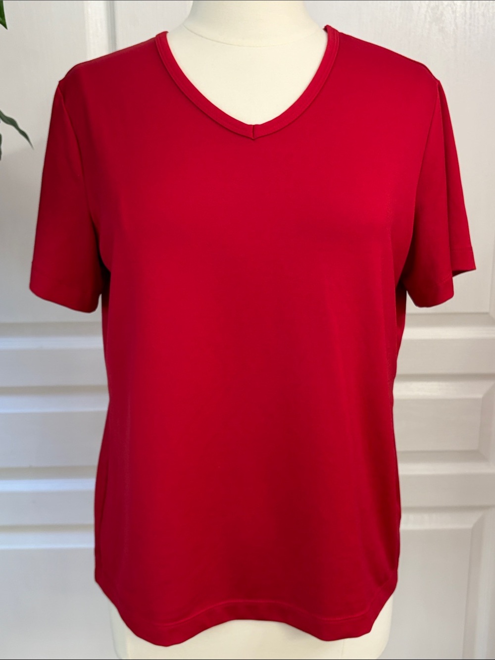 👚Susan Graver Essentials Butterknit V-neck Short Sleeve T-shirt ~ Cardinal Red